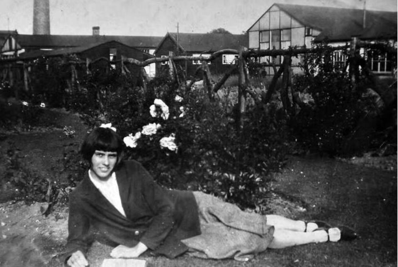 Emily Renshaw Black and white photo of Emily Kathleen Renshaw